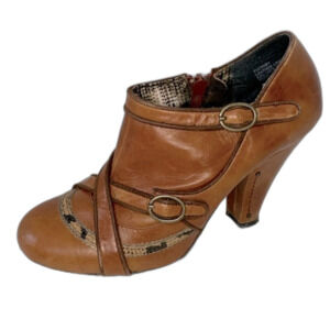 Bobbi Blu Factory Artsy Whiskey Tan Leather Snakeskin Buckle Strap Shootie 6.5M